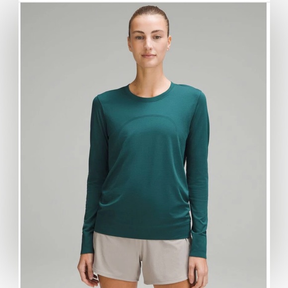 lululemon athletica Tops - Like New Lululemon Athletica Swiftly Relaxed Hip Length Long Sleeve Top